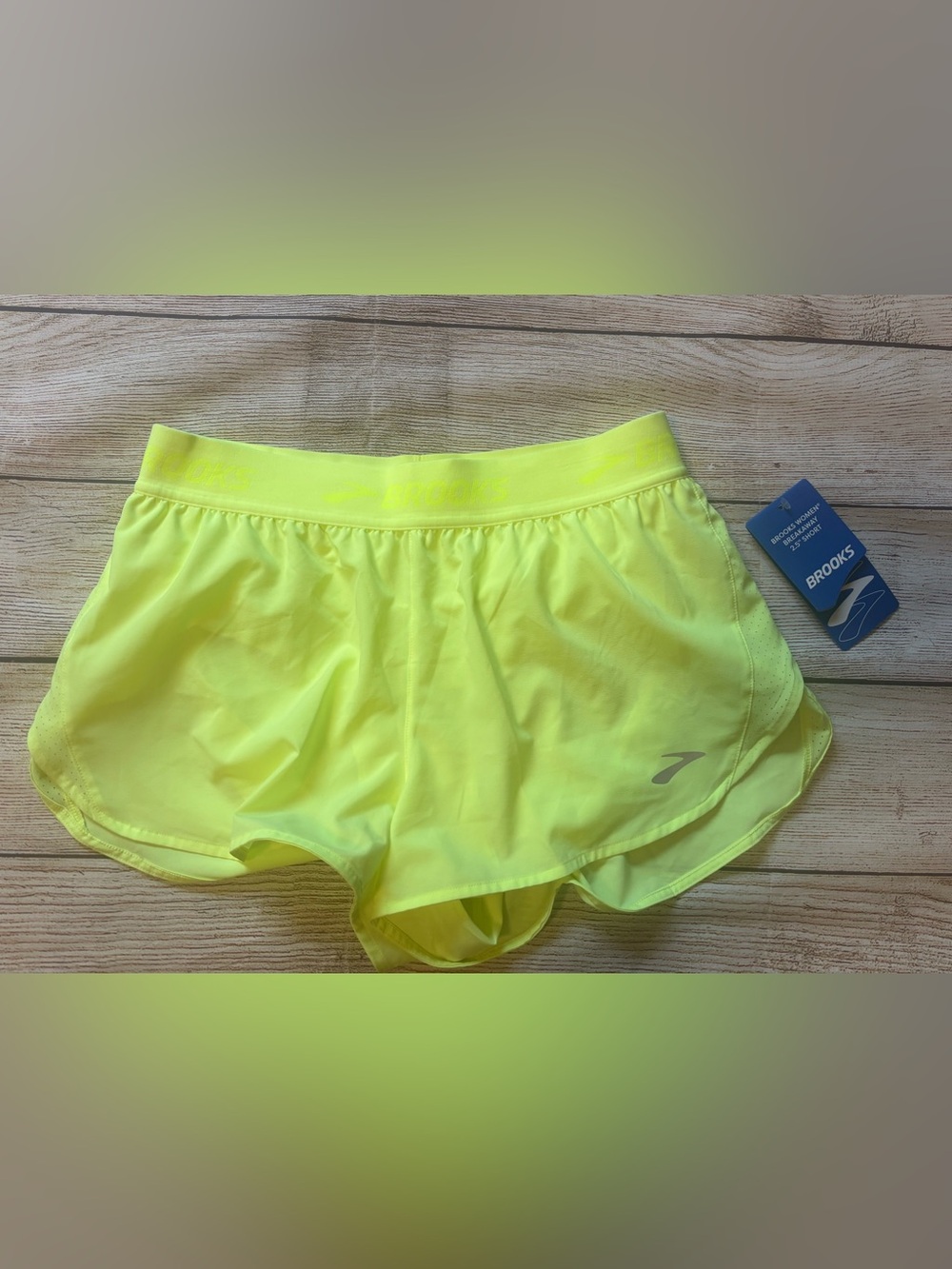 Brooks Women’s Breakaway Shorts 2.5 in, Neon Yellow, Size S,  NWT